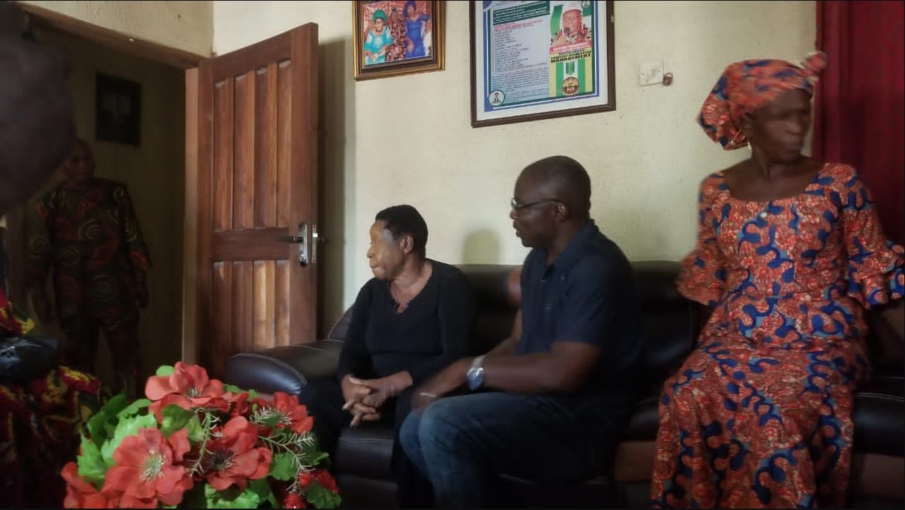 Igara on a condolence visit to family of late Prof. E.U. Imaga